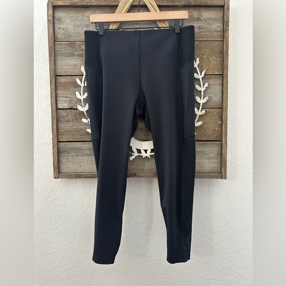 Athleta Stay Fly Reflective 7/8 Tight Black leggings ladies size Large